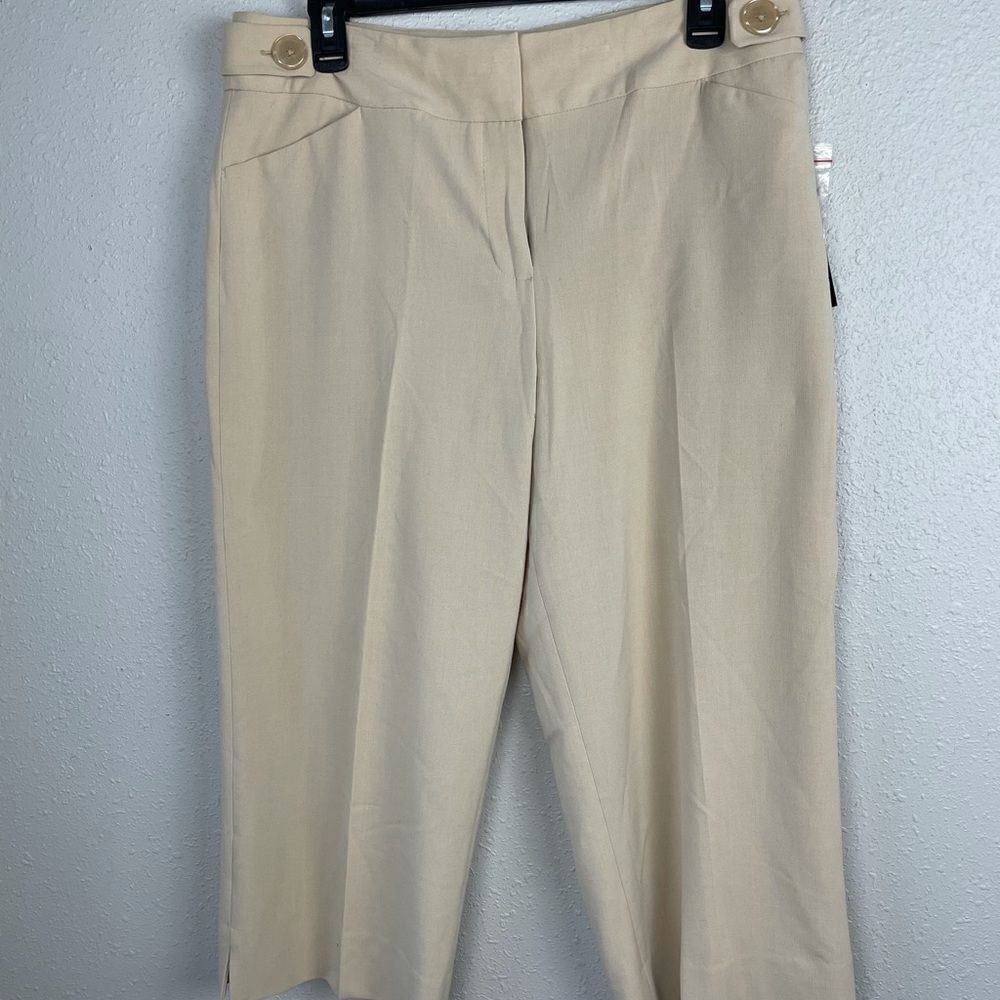 NWT Essentials by Milano Cropped Slacks Size 10